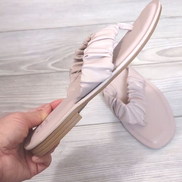 (23-2390) 🔥3/$20🔥 A New Day Blossom Scrunch Flip Flops Sandals Sz 7 - Picture 6 of 10